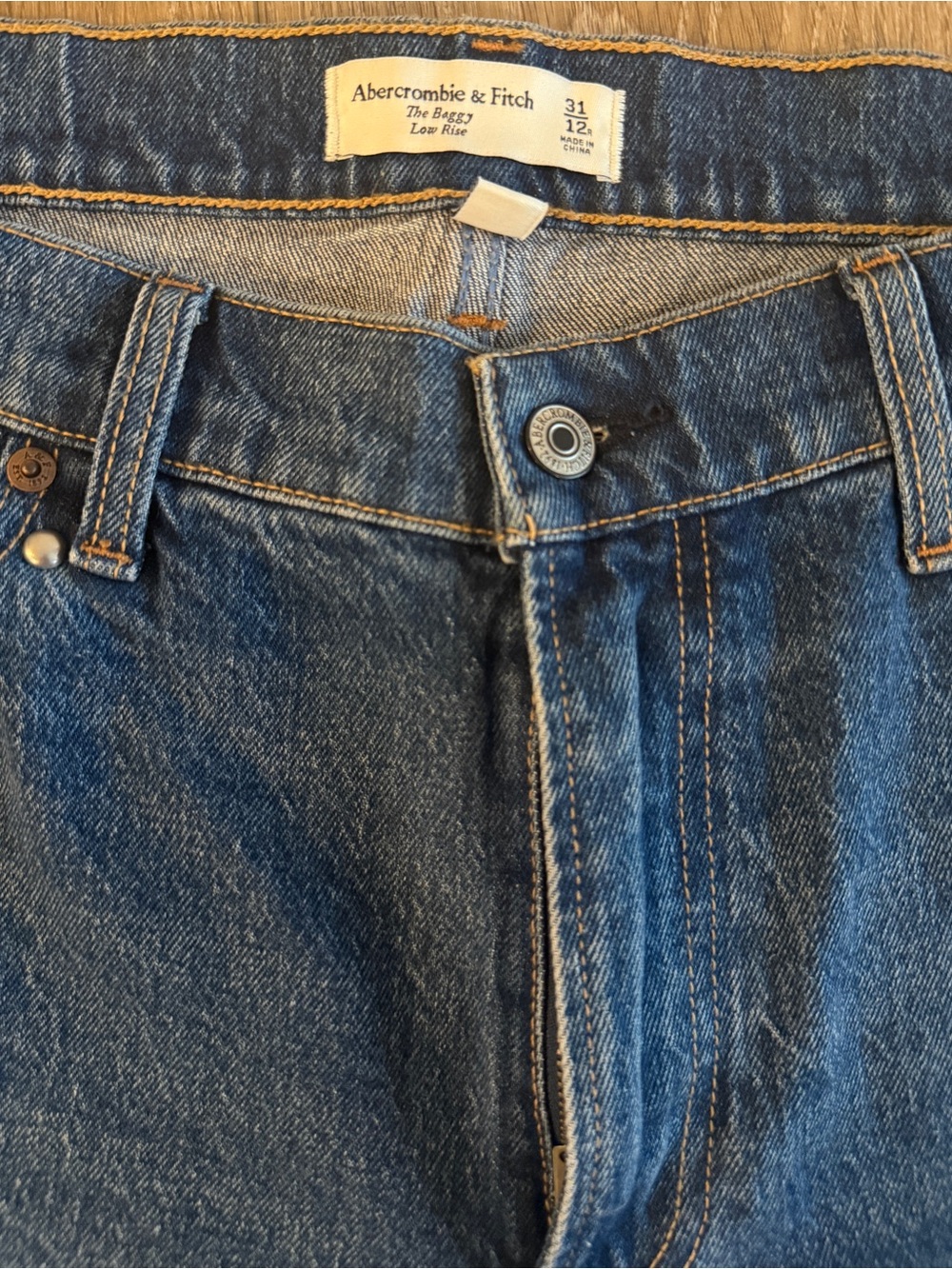 Abercrombie & Fitch The Baggy Low Rise‎ Studded Rhinestone Jeans 12 / 31 - Picture 2 of 6